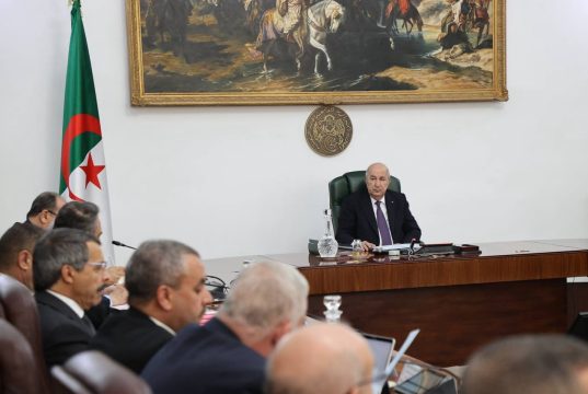 CONSEIL DES MINISTRES / LE PRÉSIDENT TEBBOUNE INSISTE SUR LA RÉALISATION DES PROJETS STRATÉGIQUES : « Propulser l’Algérie dans une nouvelle ère »