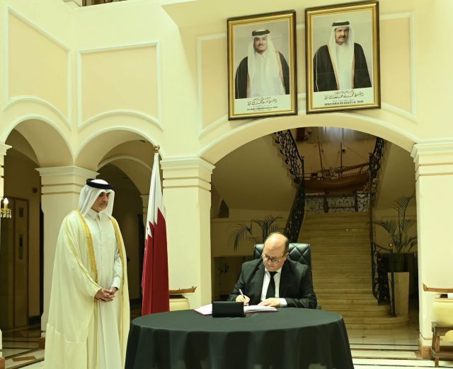 DÉCÈS DE L'ÉMIR PÈRE DU QATAR - Le président Tebboune fait signer, par Ghrieb, le registre de condoléances
