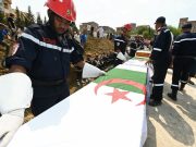 INCENDIES MEURTRIERS À TRAVERS LE PAYS : L’Algérie enterre ses martyrs