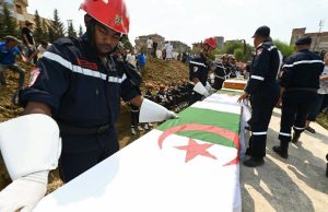 INCENDIES MEURTRIERS À TRAVERS LE PAYS : L’Algérie enterre ses martyrs