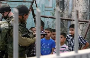 ENFANTS PALESTINIENS EN DÉTENTION : L’innocence brisée derrière les barreaux