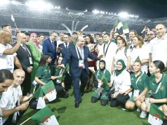 GHRIEB TRANSMET LES SALUTATIONS ET LES ENCOURAGEMENTS DU PRÉSIDENT TEBBOUNE AUX ATHLÈTES ALGÉRIENS À TARENTE : « Donnez le meilleur de vous-mêmes et représentez dignement l’Algérie »