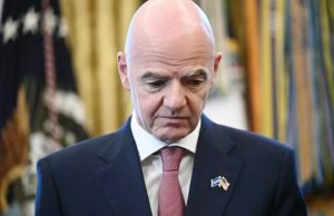Sur le toit du monde il y a deux semaines : Infantino désormais fragilisé comme jamais
