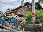 Après le puissant séisme de Kumamoto au Japon : Les personnes évacuées se préparent à une longue période de reconstruction
