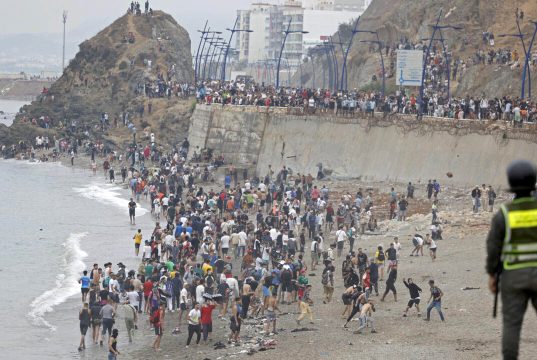 LA DERNIÈRE VAGUE MIGRATOIRE SUR CEUTA SERAIT L’ŒUVRE DE L’AXE RABAT-WASHINGTON – TEL AVIV : Le Makhzen envoie son peuple ad patres