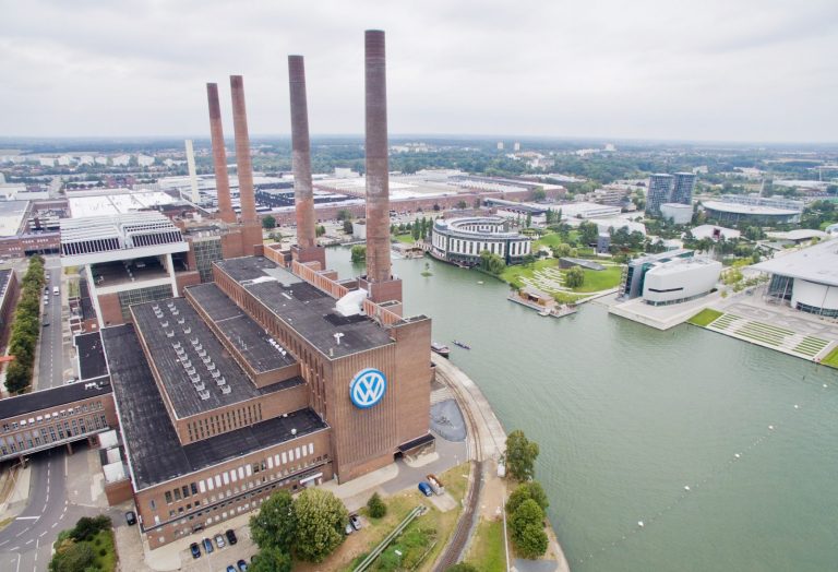 Volkswagen face à une crise majeure : Jusqu&rsquo;à 100 000 emplois et plusieurs usines en sursis