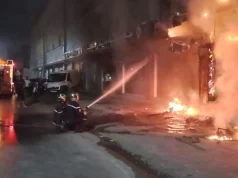 Incendie dans un showroom automobile à Chlef : quatre véhicules sauvés et un blessé léger