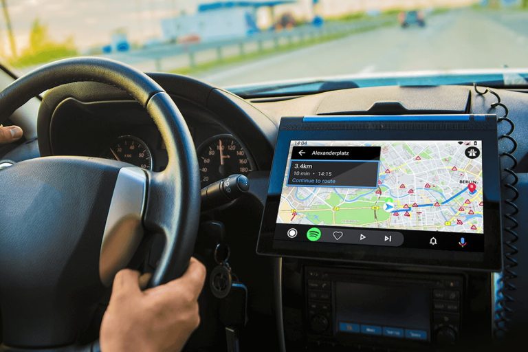 LES CONTREVENANTS RISQUENT 10 000 DA D’AMENDE : Les appareils audiovisuels interdits à l’avant des véhicules