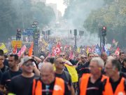 LES MANIFESTANTS DENONCENT LE GEL DU POINT D’INDICE SUR FOND D’INQUIETUDES CROISSANTES : Des milliers de fonctionnaires protestent en France