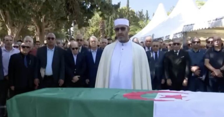 EN PRESENCE DE HAUTS CADRES DE L’ETAT : Hamid Lounaouci inhumé hier au cimetière d&rsquo;El-Alia