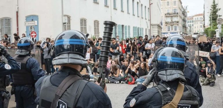 France : Le mouvement des lycéens violemment réprimé